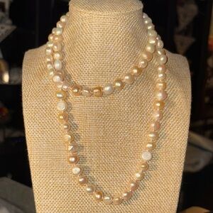 0135) baroque freshwater pearl necklace